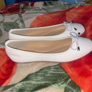 White Flats With A Bow! New!